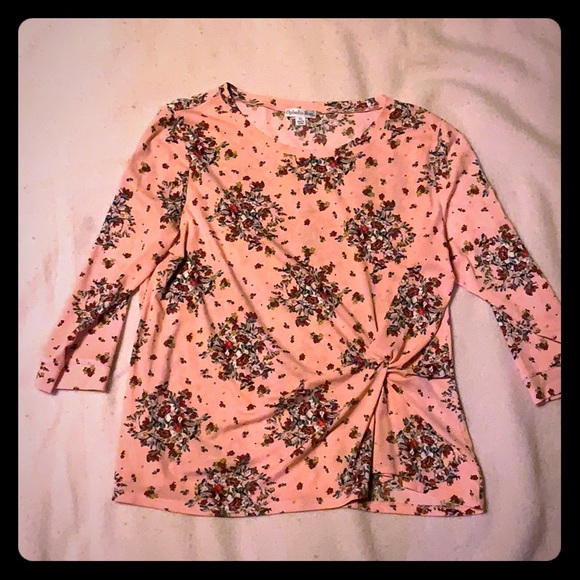 Peach top with flower print - Picture 1 of 1